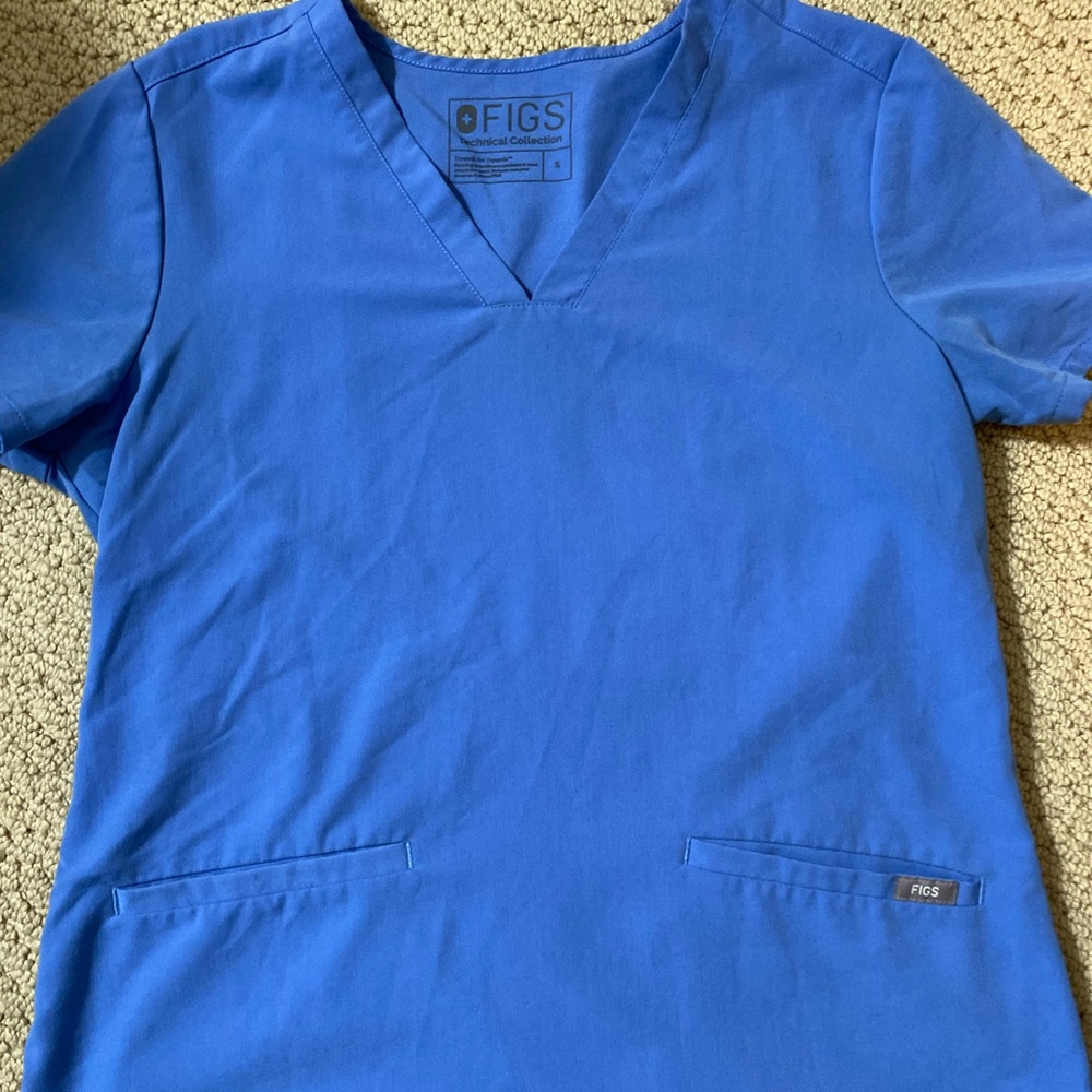SET FIGS Ceil Blue Kade Cargo Scrub Pants Ceil Blue Casma Three-Pocket Scrub Top
